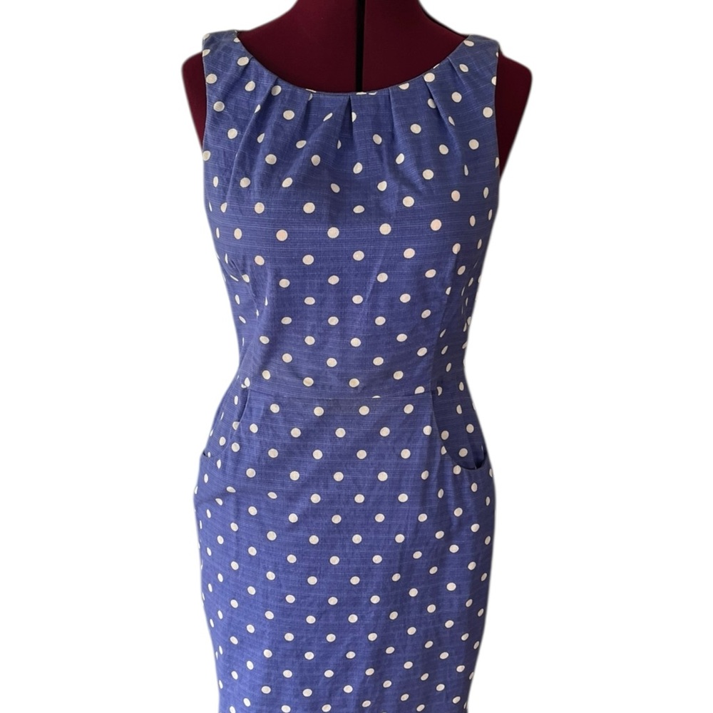 Elegant Fitted Chaps Blue Polka Dot Sheath Dress – Size 8